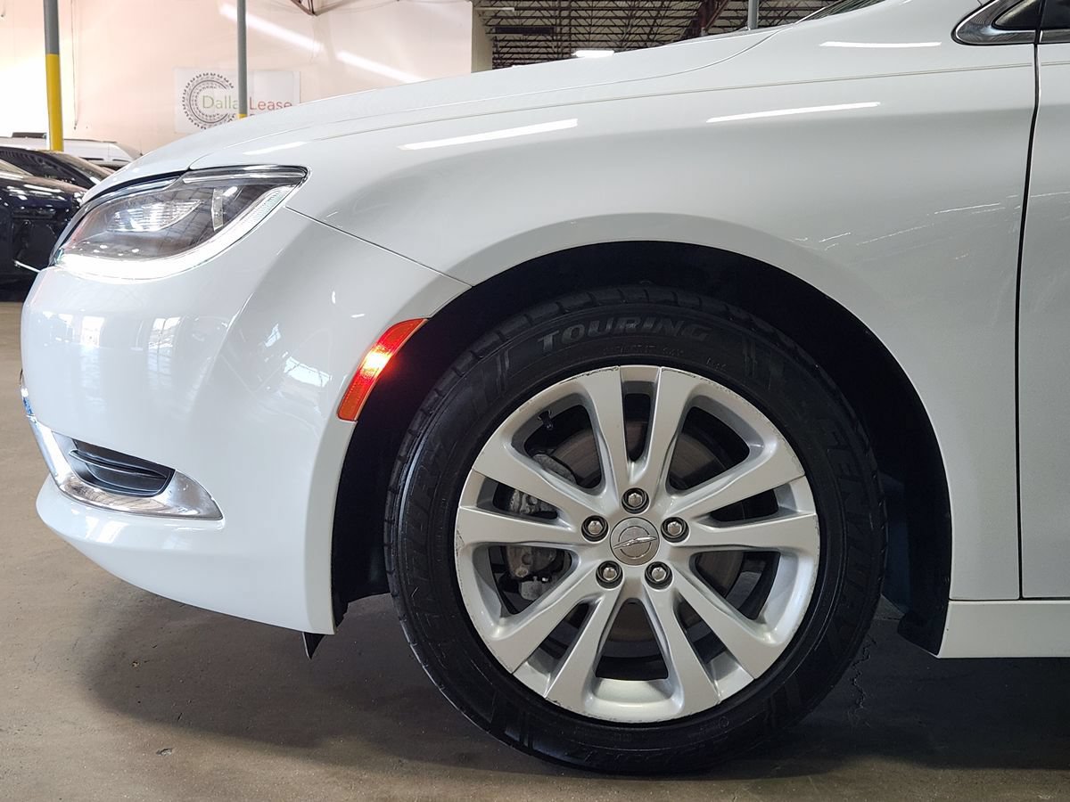 Used 2017 Chrysler 200 Limited Platinum FWD image 5