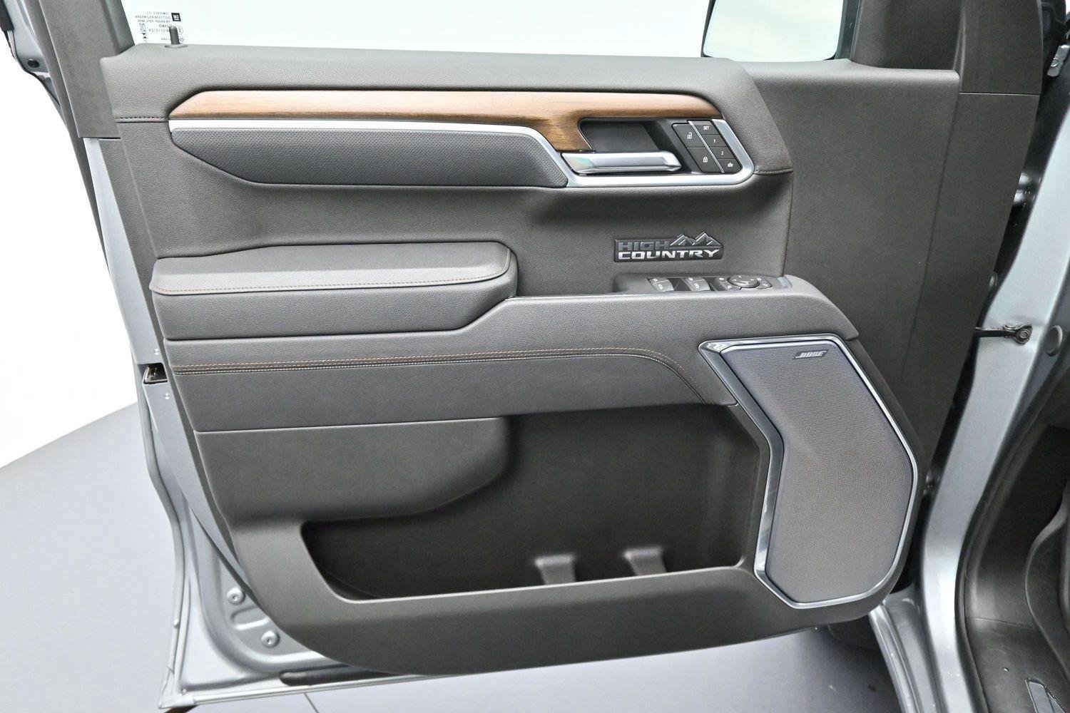 Used 2025 Chevrolet Silverado 1500 High Country w/ Technology Package AWD/4WD image 9