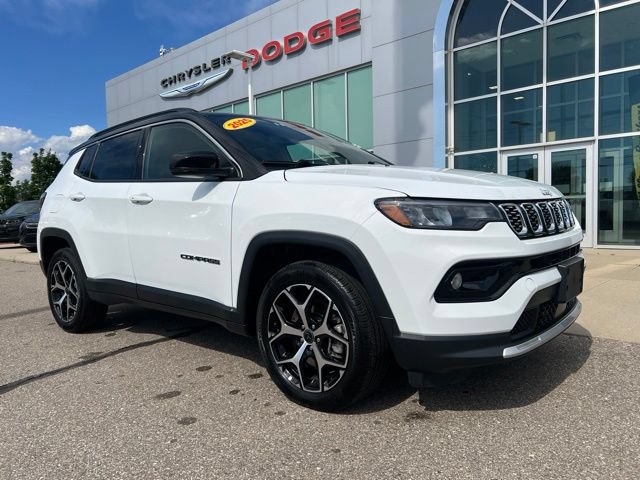 Certified 2025 Jeep Compass Limited AWD/4WD image 3