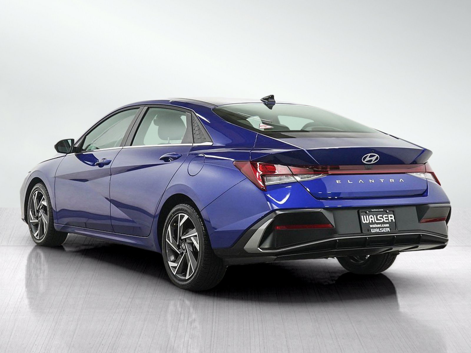 Used 2025 Hyundai Elantra SEL FWD image 3
