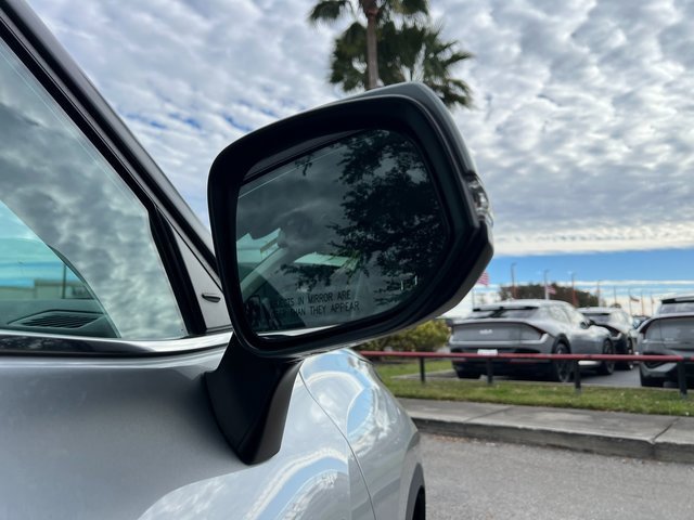 Used 2021 Toyota Highlander XLE image 9