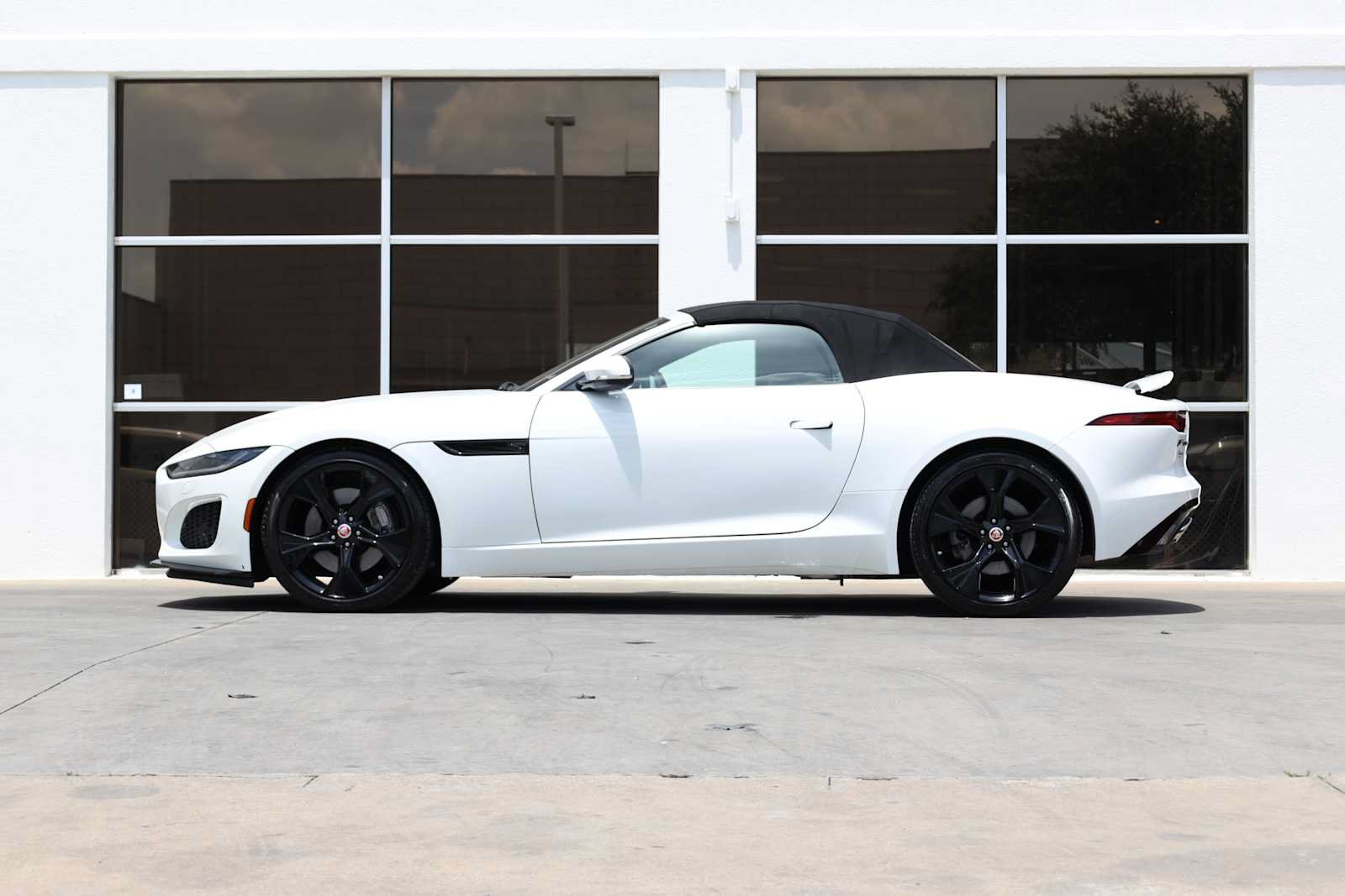 Used 2021 Jaguar F-TYPE Convertible RWD image 12