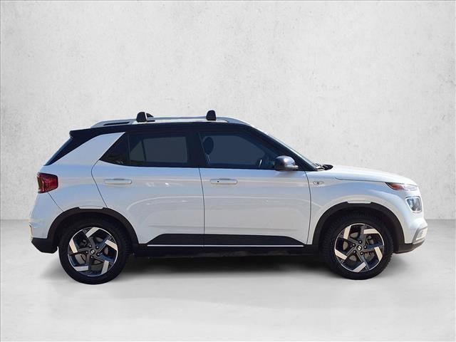 Used 2022 Hyundai Venue Limited FWD image 4