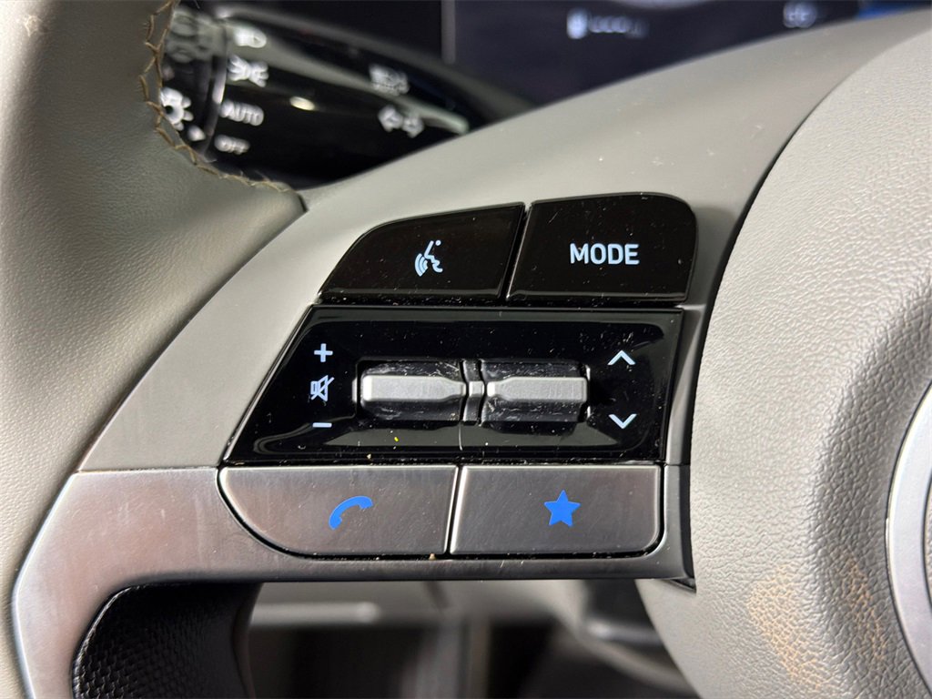 Used 2024 Hyundai Elantra SEL w/ Convenience Package image 25