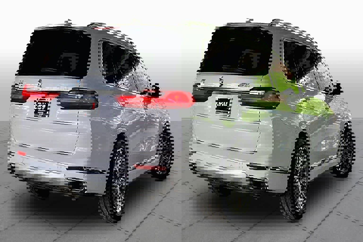 Used 2022 BMW X7 xDrive40i w/ Premium Package AWD/4WD image 12