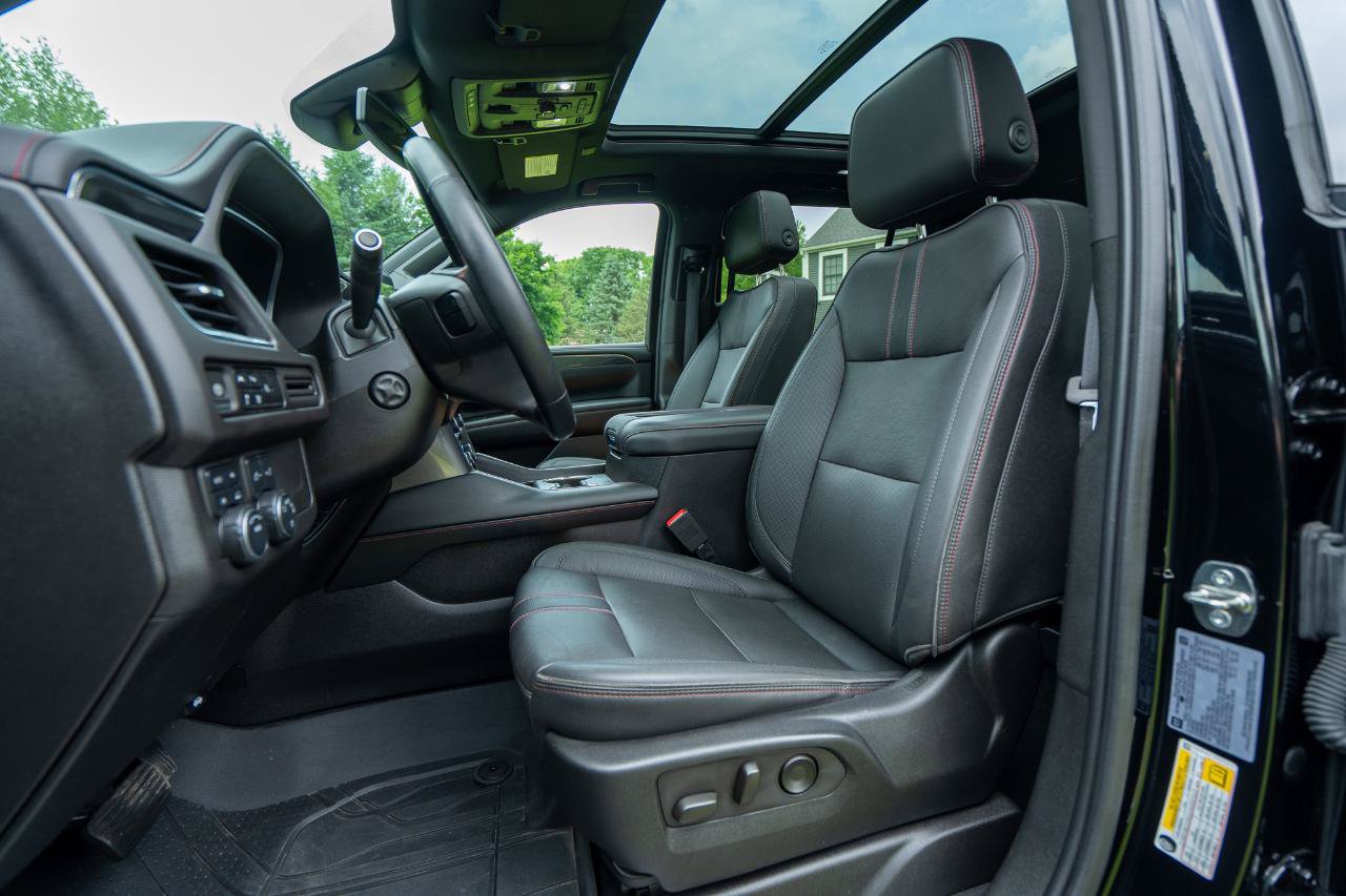 Used 2023 Chevrolet Suburban RST w/ Luxury Package AWD/4WD image 13