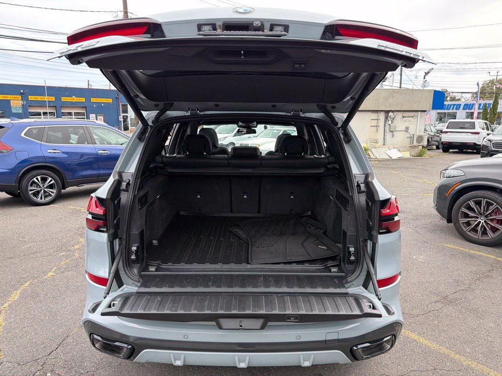 Used 2024 BMW X5 xDrive40i w/ M Sport Package AWD/4WD image 10