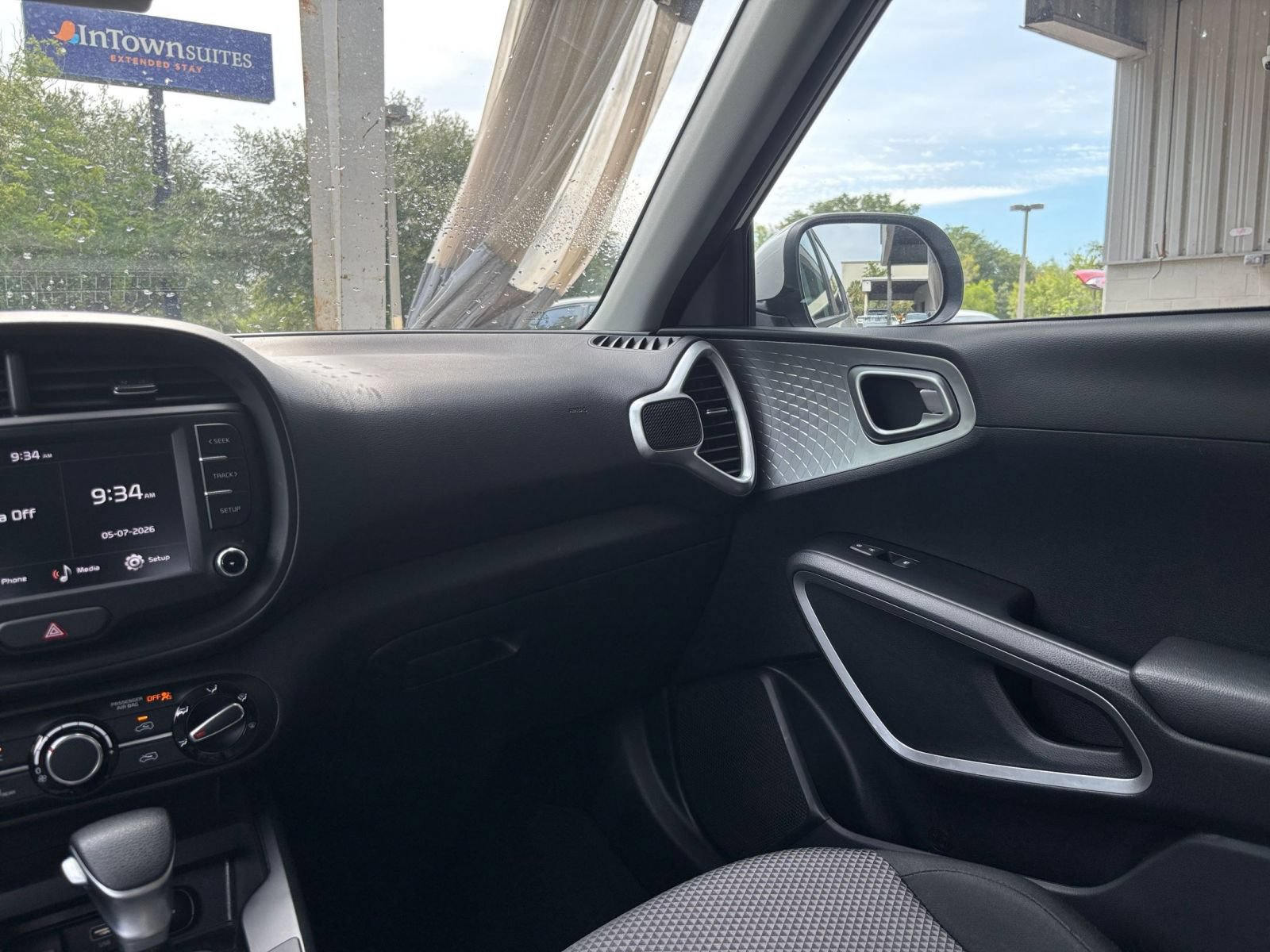 Used 2025 Kia Soul LX w/ LX Technology Package FWD image 33