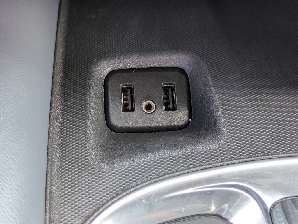 Used 2019 Buick Enclave Essence FWD image 27