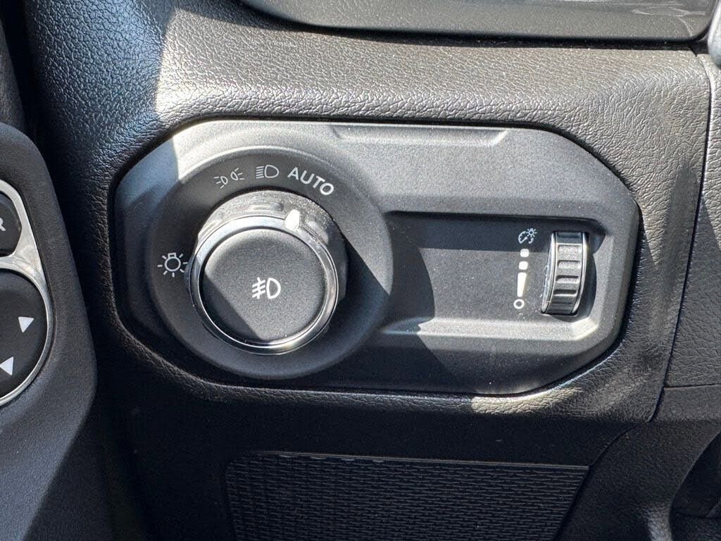 Used 2023 Jeep Wrangler Sahara AWD/4WD image 15