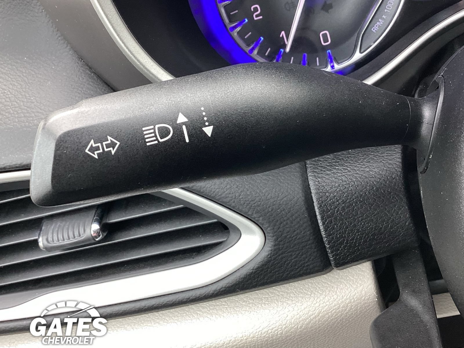 Used 2023 Chrysler Pacifica Touring-L FWD image 25