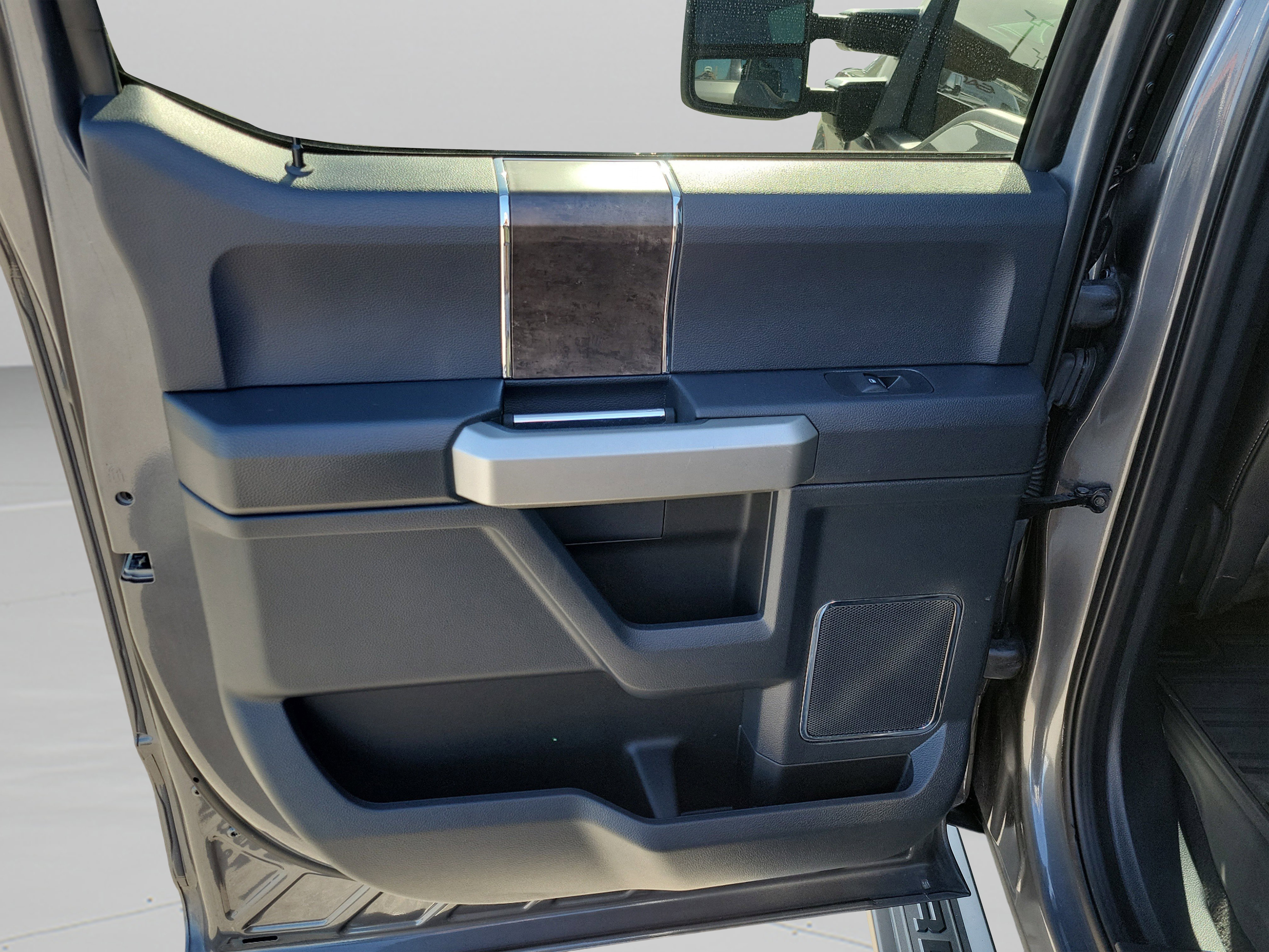 Certified 2022 Ford F350 Lariat w/ Black Appearance Package image 27