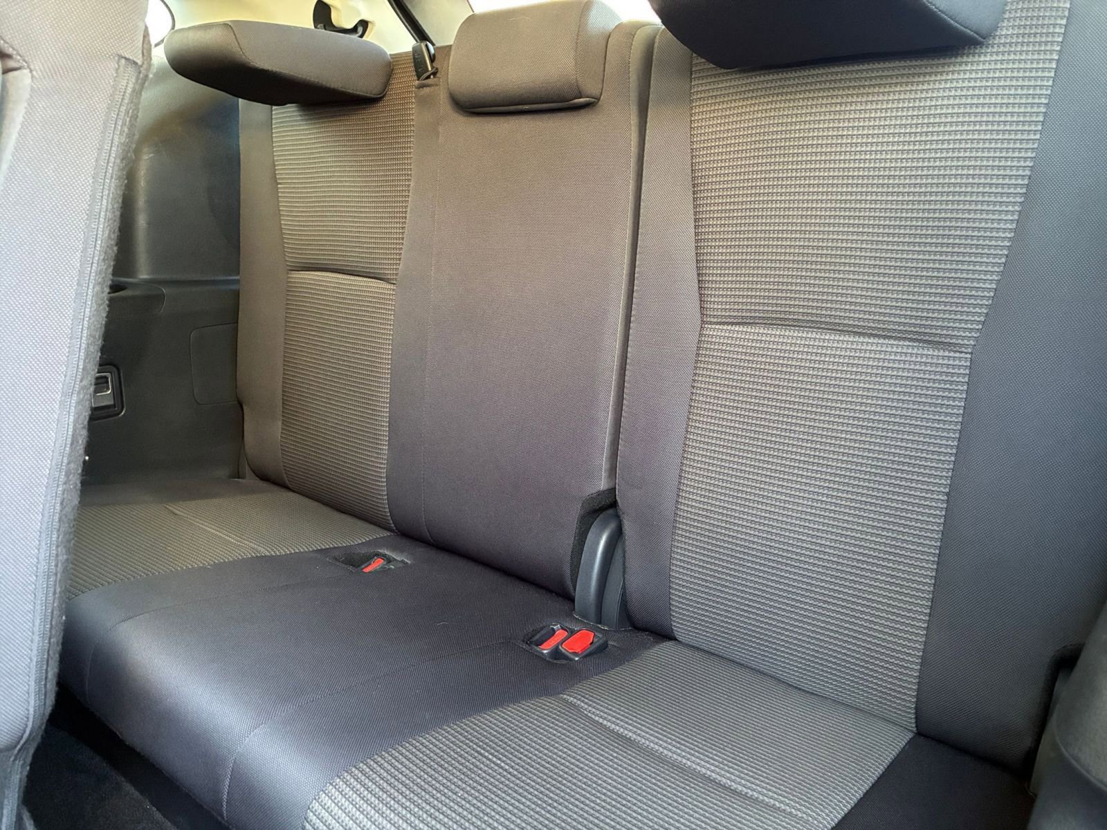 Used 2025 Toyota Highlander LE image 30