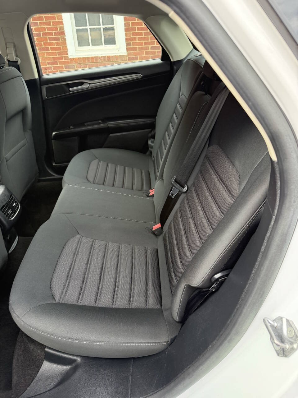 Used 2019 Ford Fusion SE FWD image 12