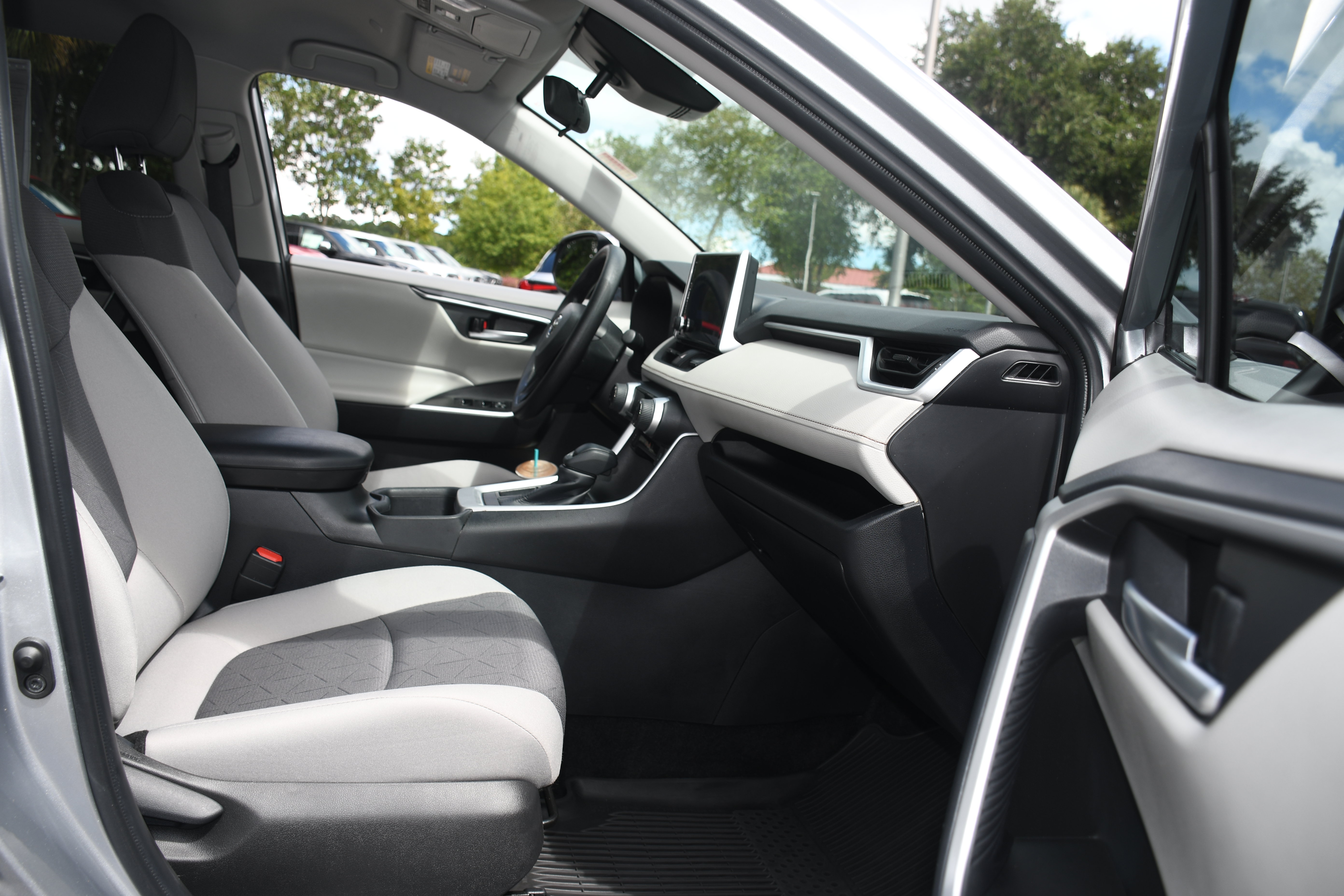Certified 2025 Toyota RAV4 XLE FWD image 20