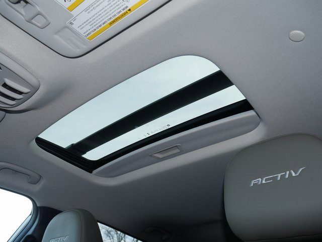 Used 2025 Chevrolet Trax ACTIV w/ Sunroof Package image 3