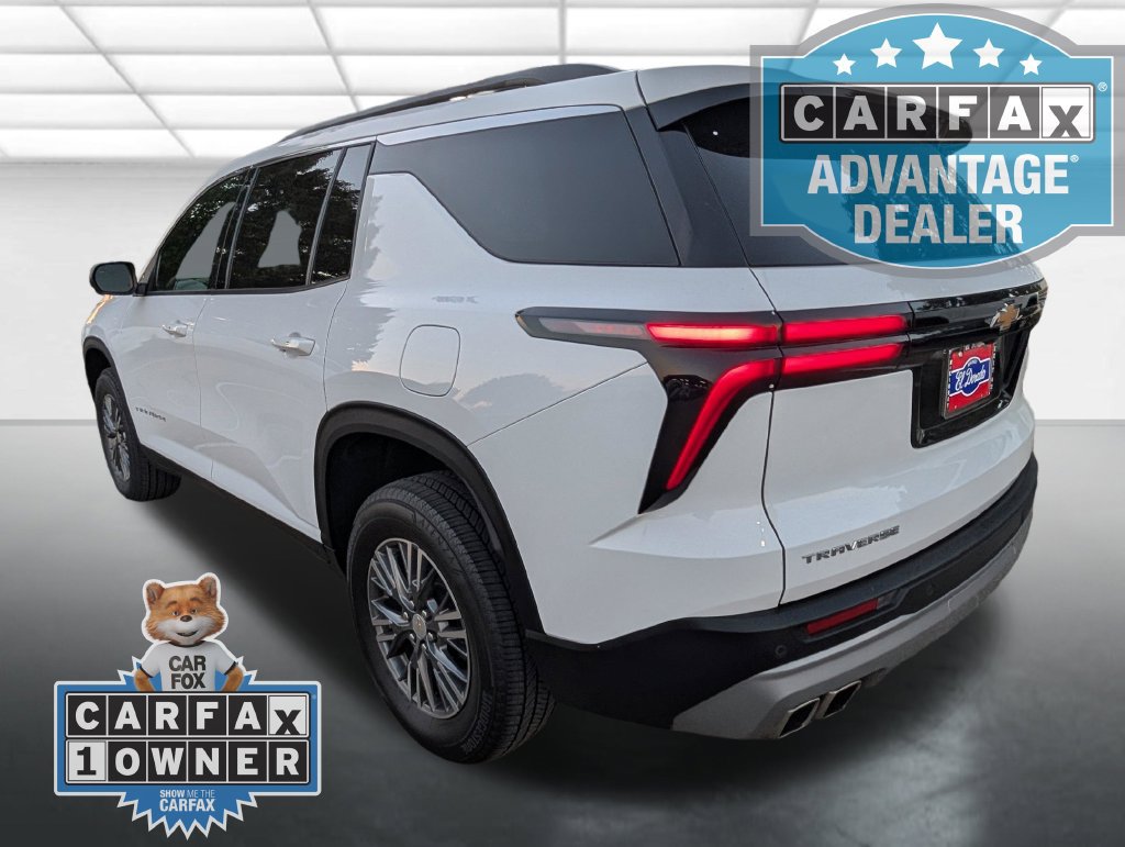 Certified 2024 Chevrolet Traverse LT FWD image 2