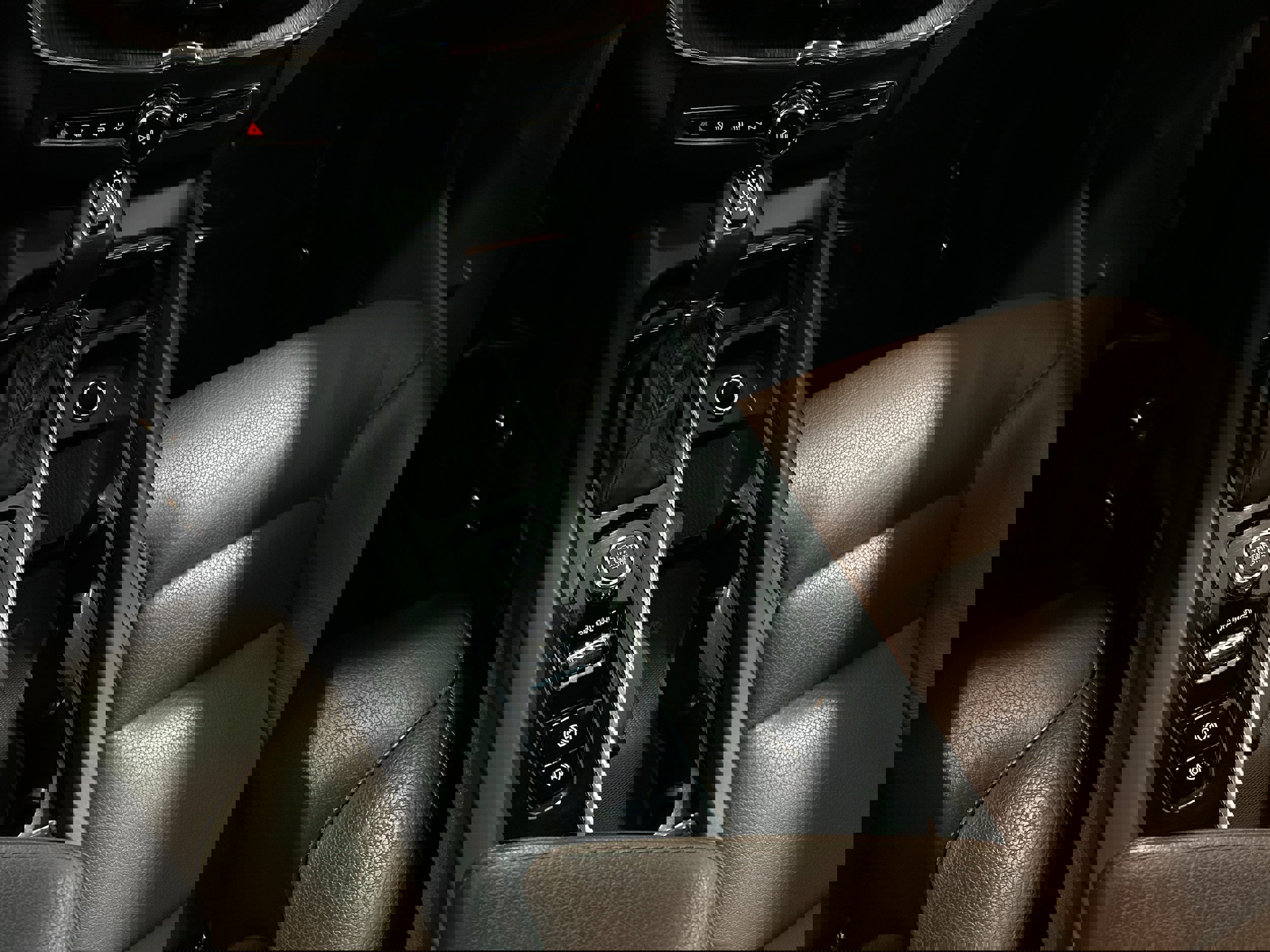 Used 2021 Volvo XC60 T5 Momentum w/ Premium Package image 10