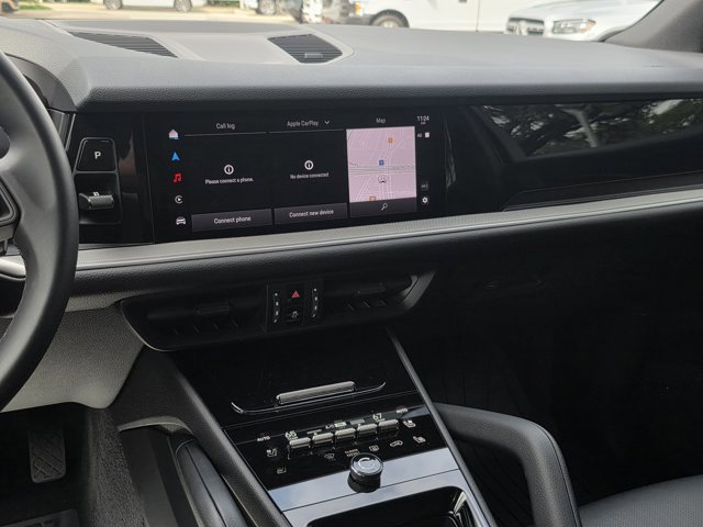 Used 2025 Porsche Cayenne image 20