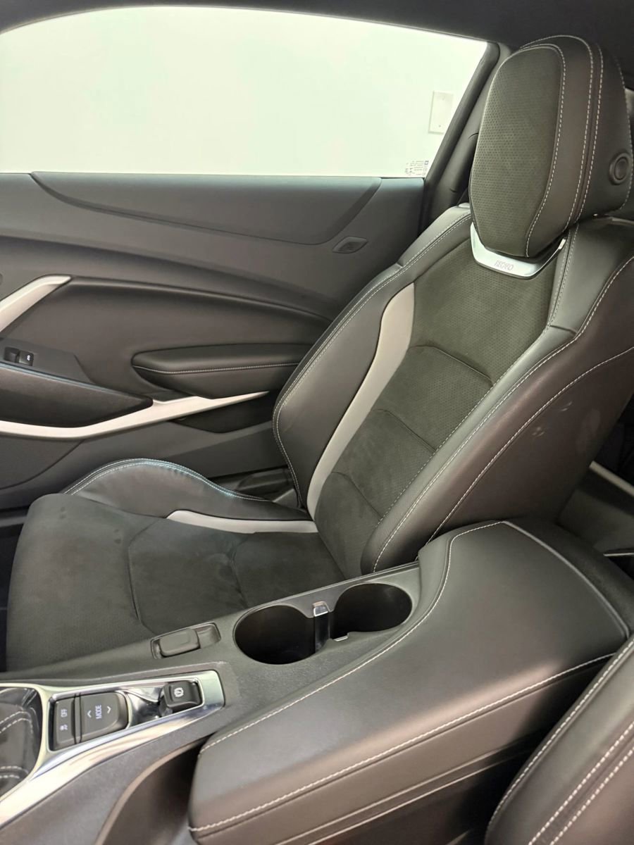 Used 2023 Chevrolet Camaro LT w/ Technology Package image 20