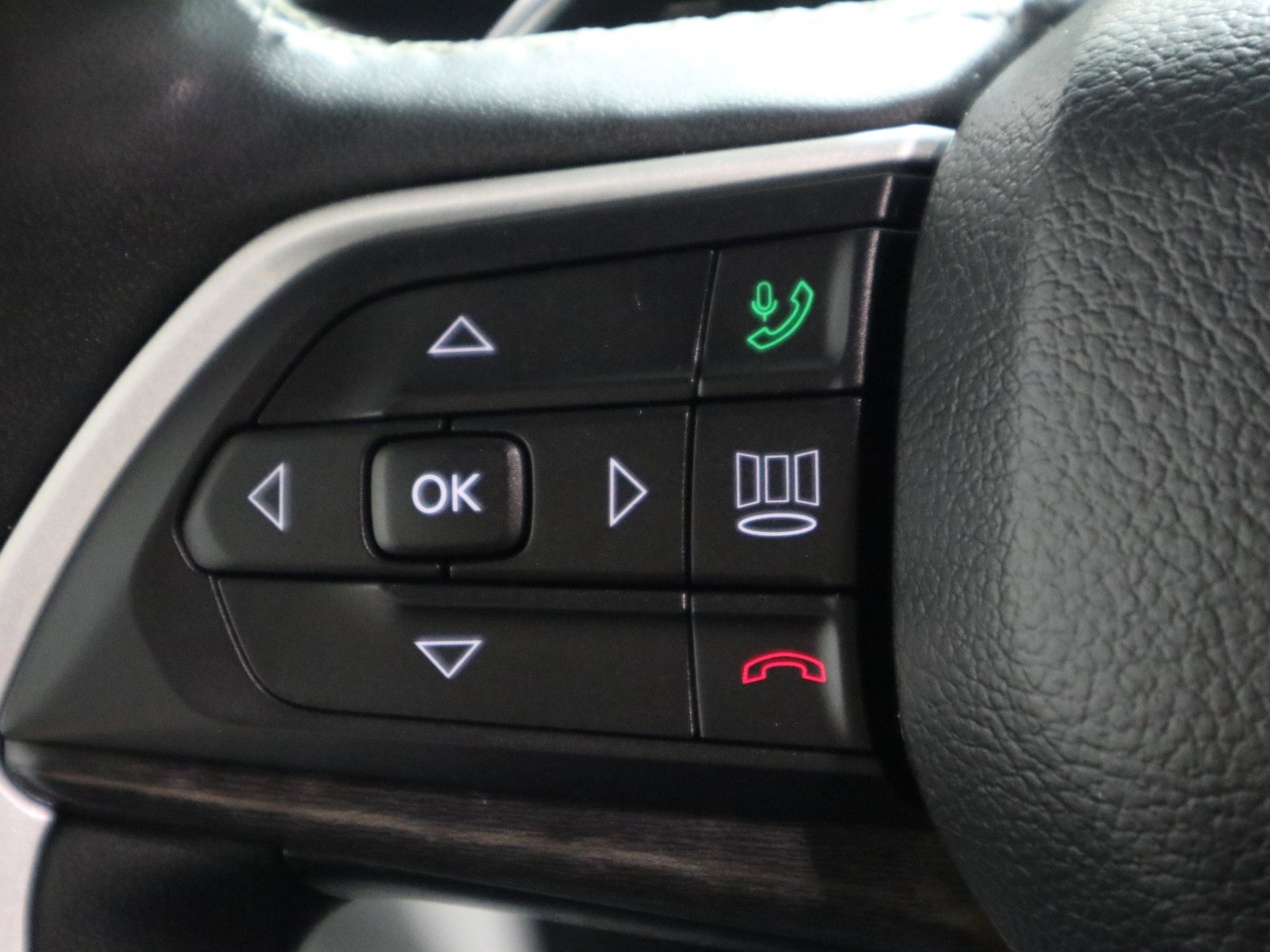 Used 2023 Jeep Grand Cherokee Limited AWD/4WD image 29
