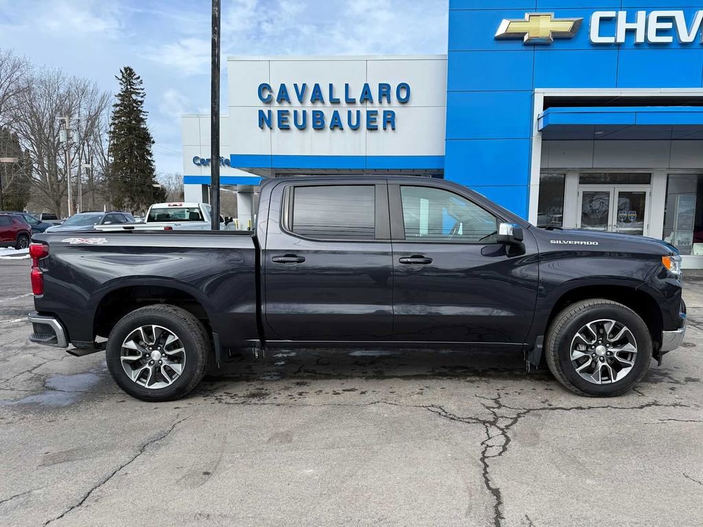 Used 2024 Chevrolet Silverado 1500 LT image 4