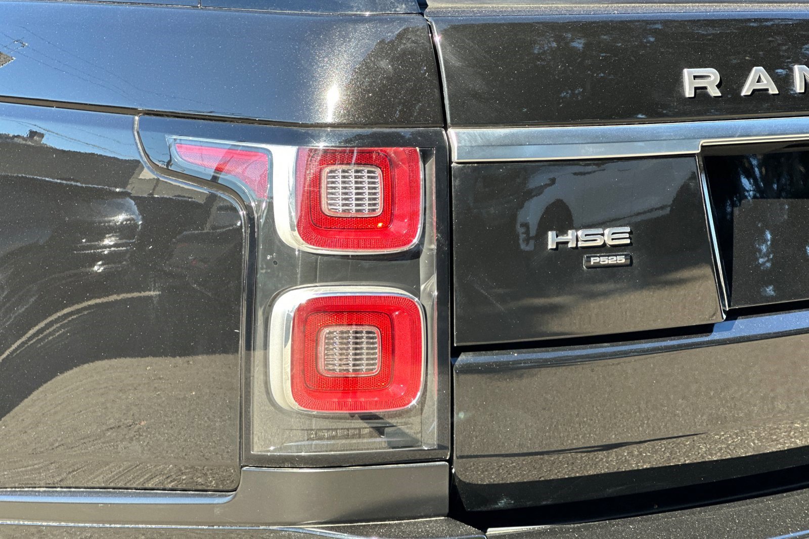 Used 2020 Land Rover Range Rover HSE image 14