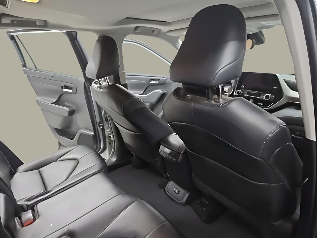 Used 2023 Toyota Highlander Limited image 30