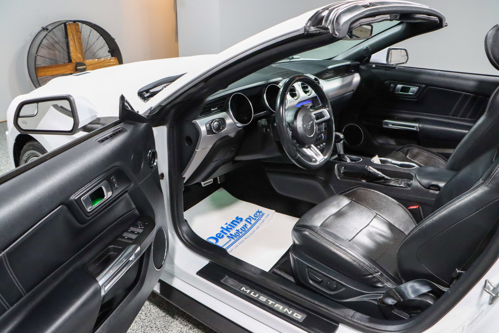 Used 2020 Ford Mustang Premium image 3