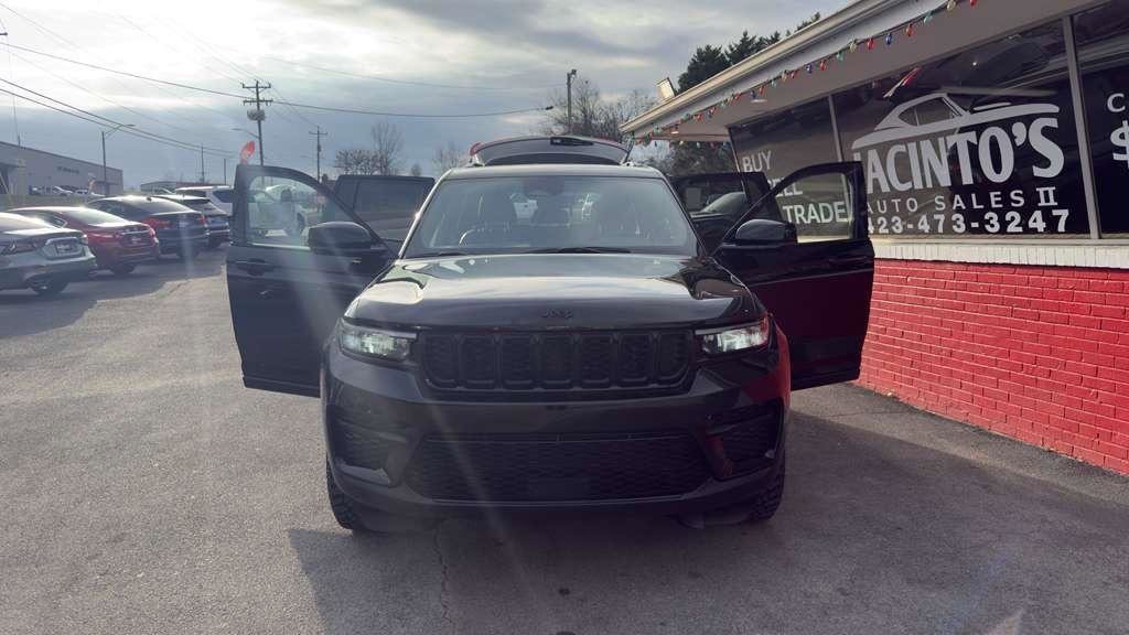 Used 2023 Jeep Grand Cherokee Altitude image 40