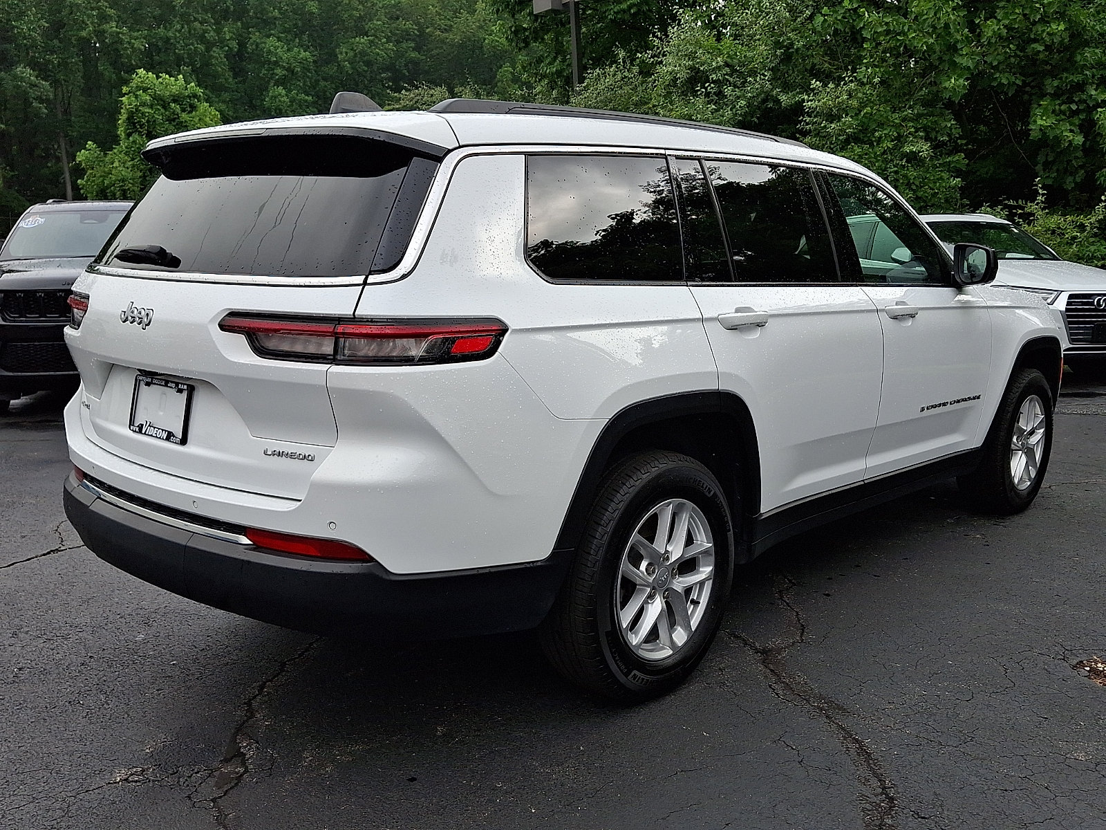 Used 2025 Jeep Grand Cherokee L Laredo w/ Trailer Tow Package AWD/4WD image 6