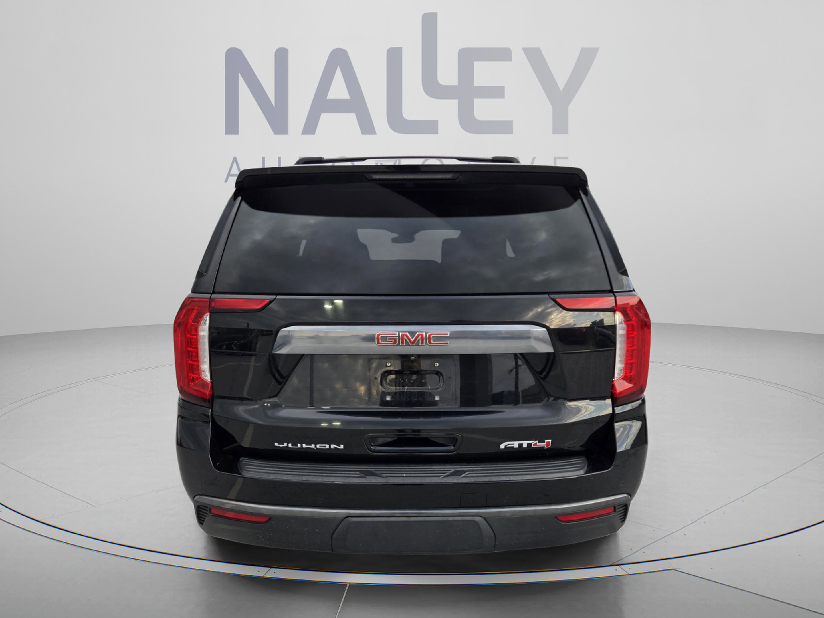Used 2021 GMC Yukon XL AT4 w/ Rear Media and Nav Package AWD/4WD image 4