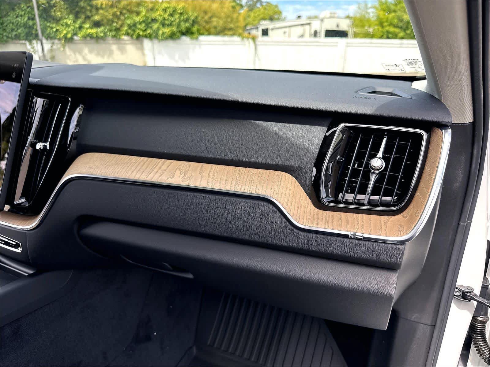 New 2026 Volvo XC60 T8 Plus AWD/4WD image 28