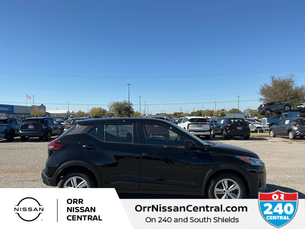 New 2025 Nissan Kicks Play S image 4