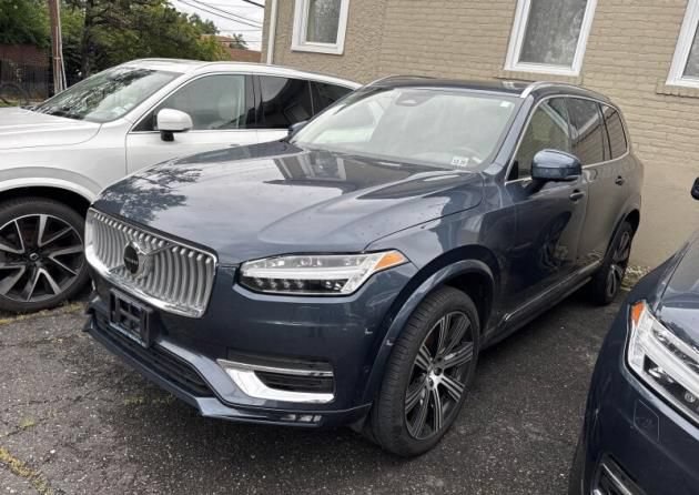 Used 2025 Volvo XC90 B6 Plus AWD/4WD image 2