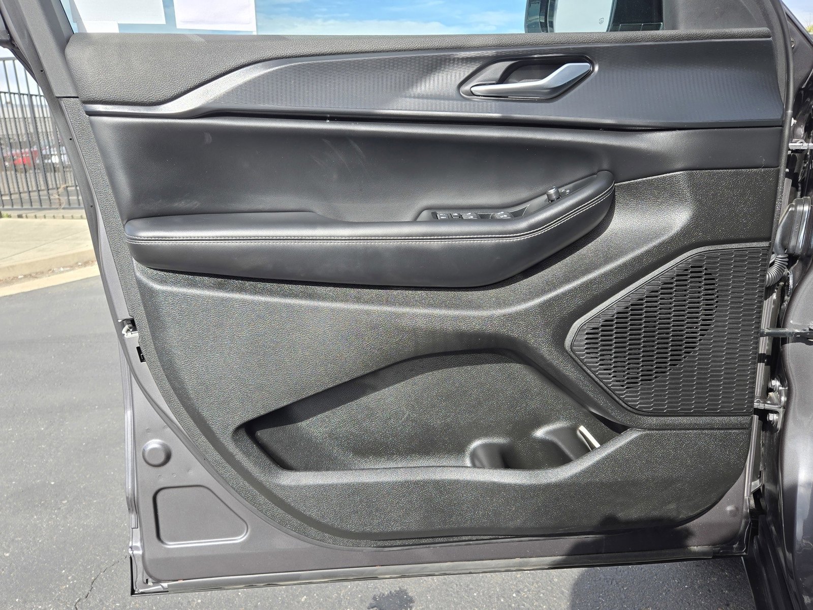 Used 2024 Jeep Grand Cherokee L Laredo image 23