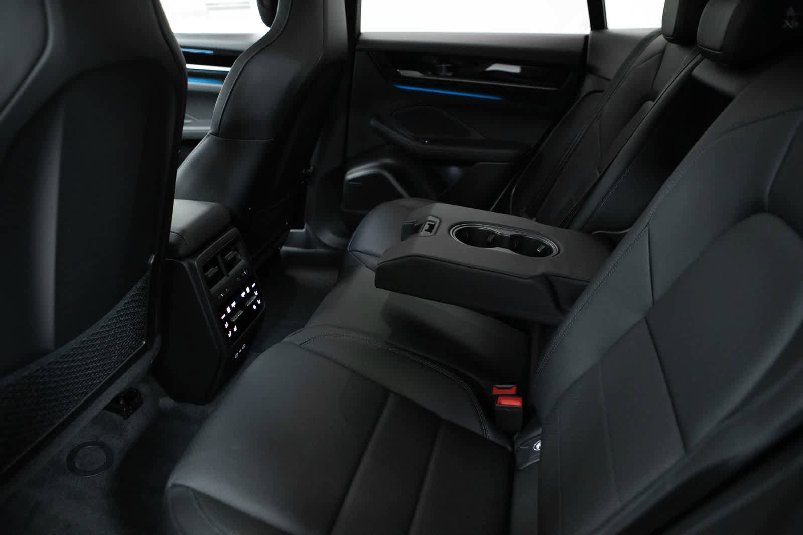 New 2026 Porsche Macan Electric RWD image 37