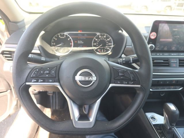 Used 2024 Nissan Altima 2.5 SV image 17