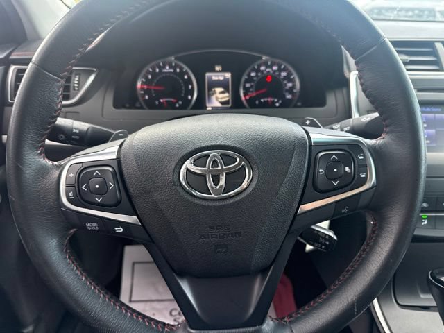 Used 2017 Toyota Camry SE w/ Moonroof Package FWD image 18