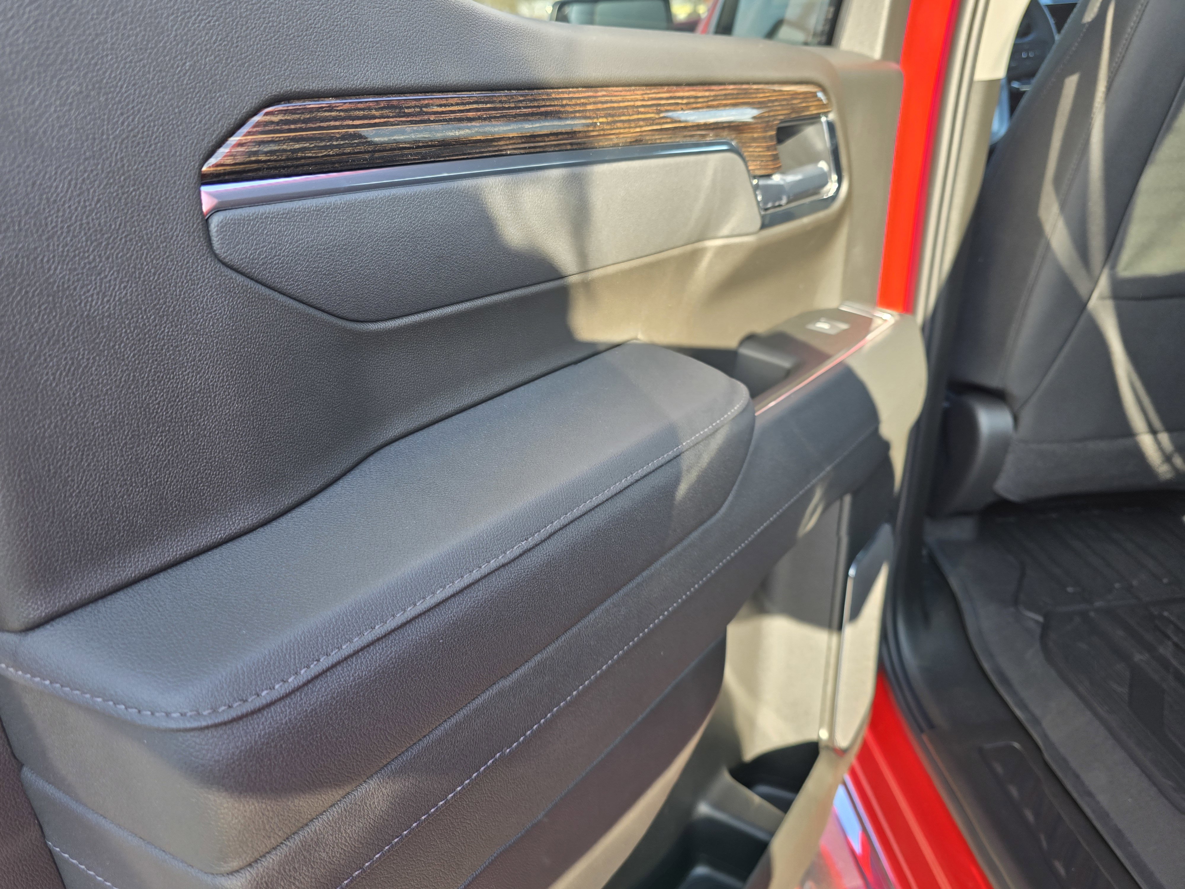 New 2026 GMC Sierra 1500 SLE image 17