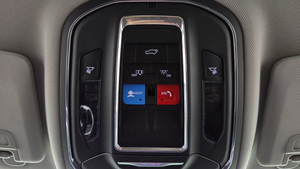 Used 2023 Jeep Grand Cherokee Limited w/ Luxury Tech Group II image 30