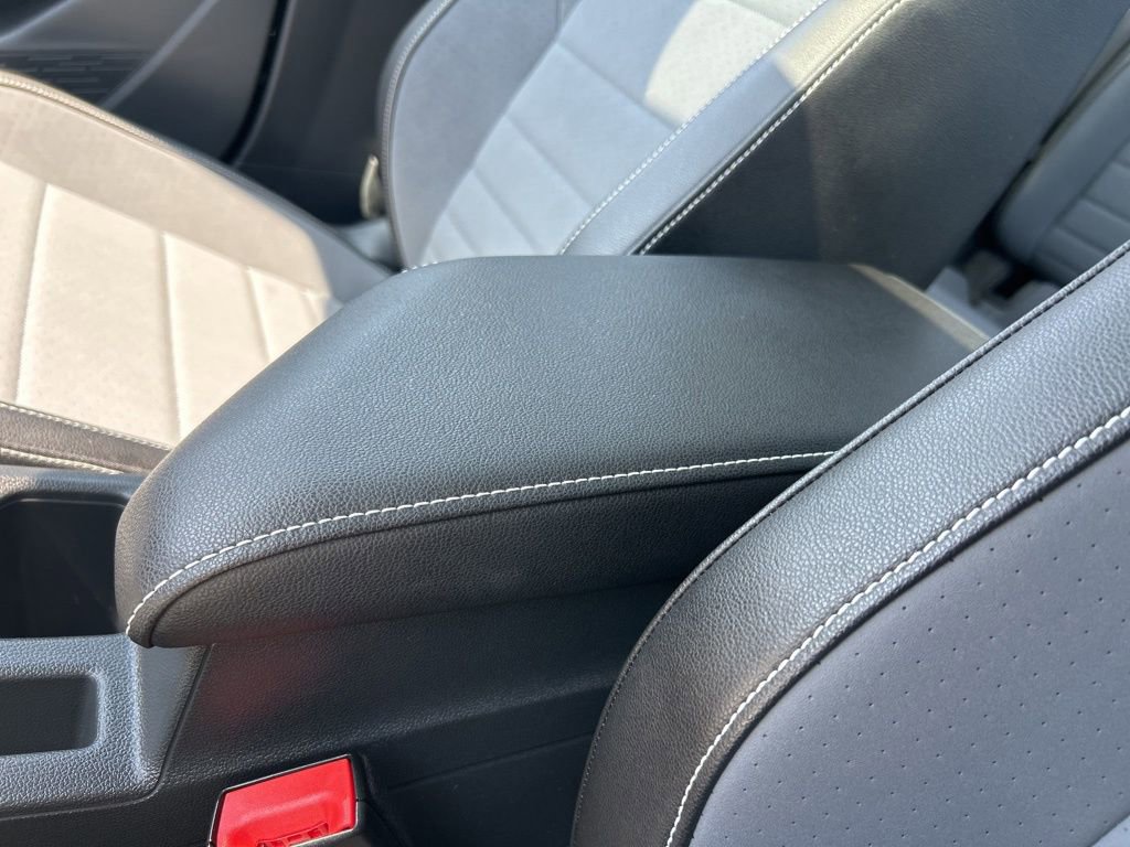 Used 2025 Volkswagen Jetta SE w/ Sunroof Package FWD image 40