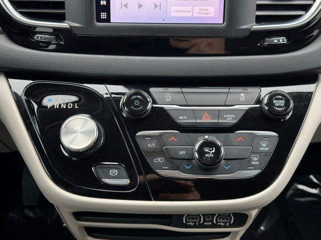 Used 2023 Chrysler Voyager LX image 13