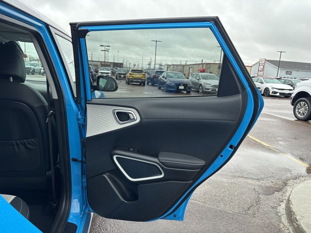 Used 2023 Kia Soul GT-Line FWD image 39