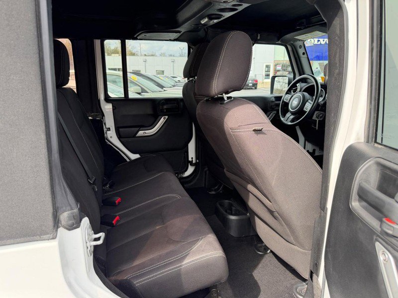 Used 2015 Jeep Wrangler Unlimited Sahara w/ Connectivity Group image 10
