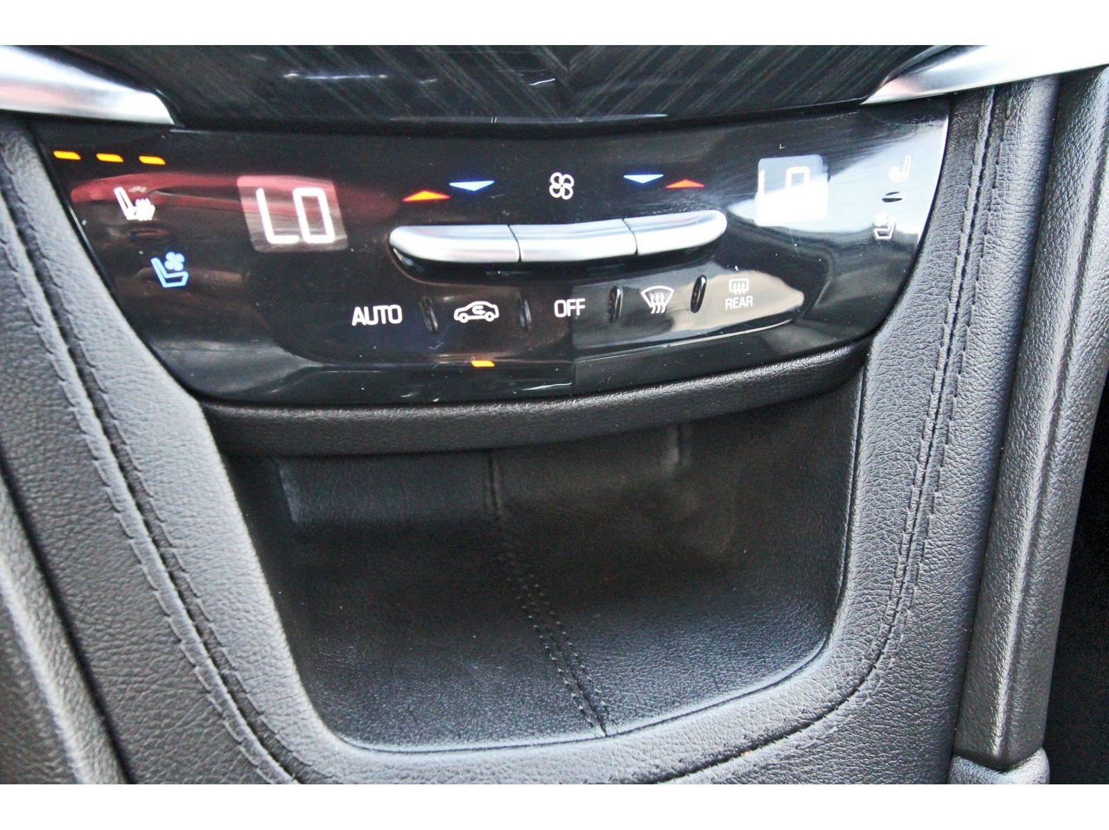 Used 2023 Cadillac XT6 Premium Luxury FWD image 28