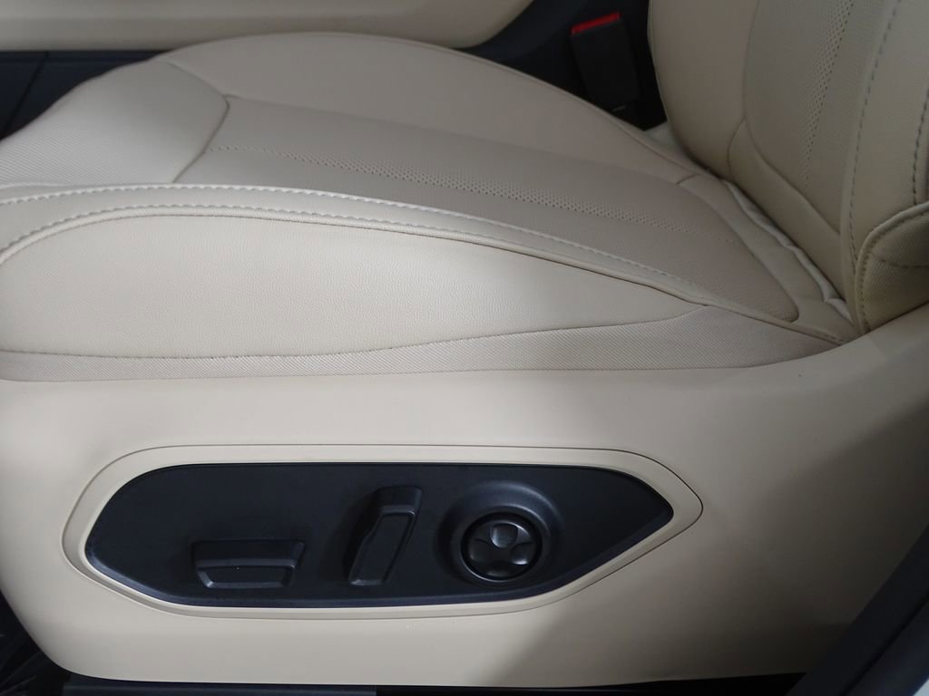New 2025 Jeep Grand Cherokee L Limited w/ Luxury Tech Group II image 26