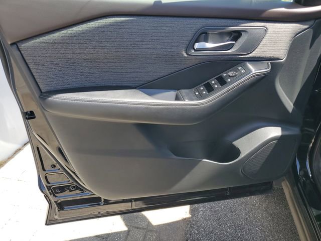 Certified 2022 Nissan Rogue SV image 24