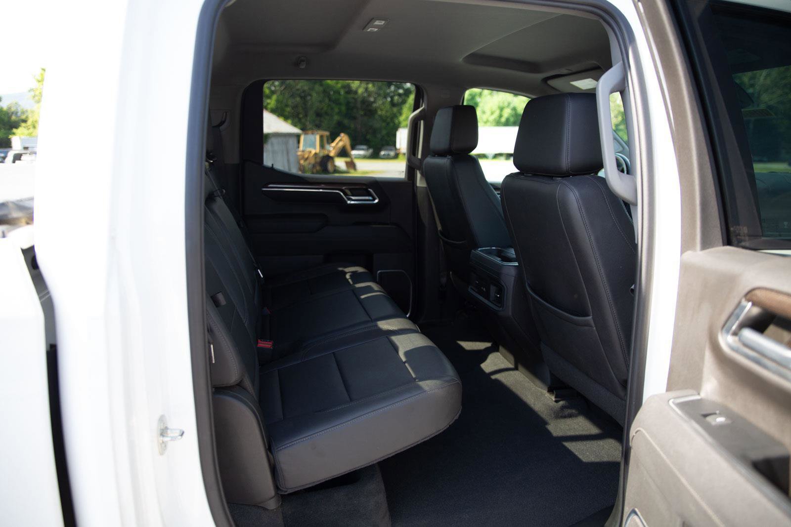Used 2023 Chevrolet Silverado 1500 LT w/ Leather Package AWD/4WD image 21