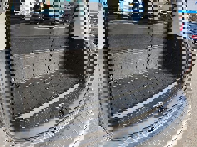 Used 2011 INFINITI QX56 7-Passenger w/ Deluxe Touring Pkg image 27